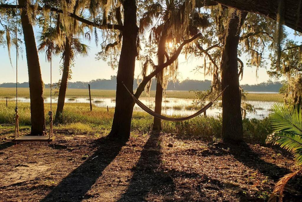 Secluded Tiny House By The Marsh With Hunting Island Beach Pass Frogmore ภายนอก รูปภาพ