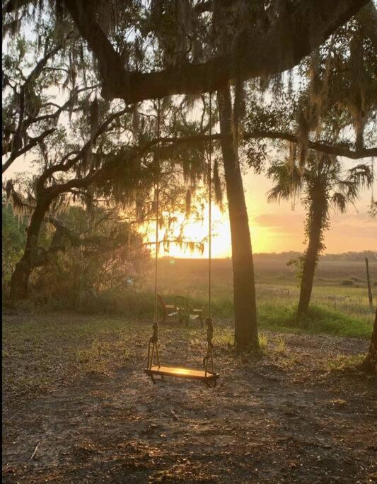 Secluded Tiny House By The Marsh With Hunting Island Beach Pass Frogmore ภายนอก รูปภาพ
